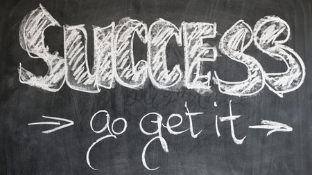 Schrift auf Tafel "Success go get it"